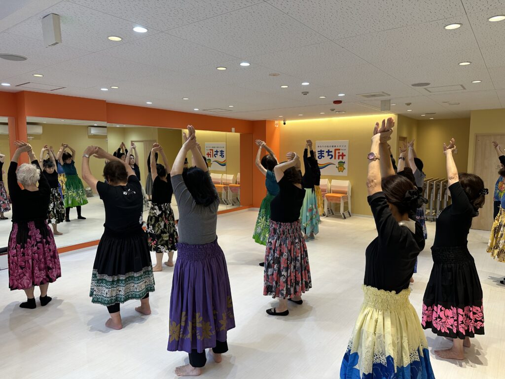 池上スタジオのフラダンスの様子